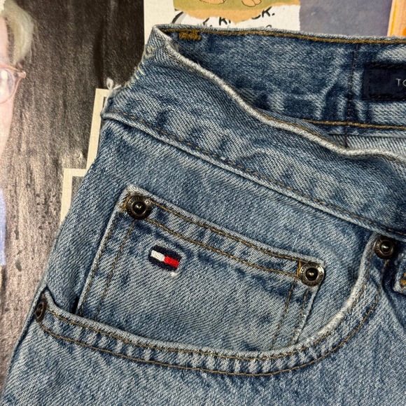 Tommy‎ Hilfiger Women's Blue Denim Shorts Cuffed Hem Est. 1985 Light Wash - Picture 4 of 11